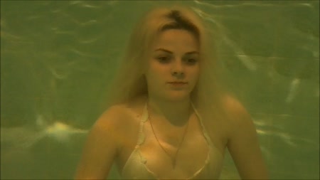 Liz Underwater - Liz underwater bondage and breath holding