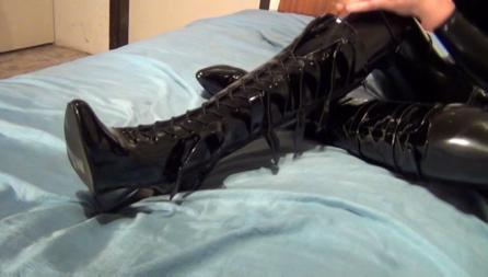 Foot Fetish - Putting on my shiny new high heel boots