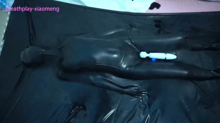 Xiaomeng Vacuum Bed Orgasm - Xiaomeng is very happy after getting the latex vacuum bed, because she feels very comfortable inside. Under the restraint of the vacuum bed, there is a film-like touch, as if in a cocoon, or even tighter. There is a small breathing tube for her to breathe. Xiaomeng enjoys the entire time in the vacuum bed, changes to different positions and climaxes several times, each time with loud screams which are unfortunately overwhelmed by the noise of the vacuum cleaner. She is struggling, she is enjoying, and she is very comfortable after she came out and wants to continue
Please note that because this vacuum bed does not have a one-way valve, the vacuum cleaner needs to work all the time, so the noise is relatively loud. In the video, I played with Xiaomengs breathing tube, and occasionally blocked this tube very briefly, but did not perform any strict breathing control. This video mainly shows the forced orgasms in a compressed state and is provided at a low price.